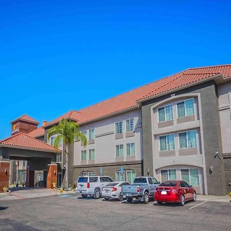 La Quinta By Wyndham Fowler Hotel Exterior photo