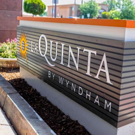 La Quinta By Wyndham Fowler Hotel Exterior photo