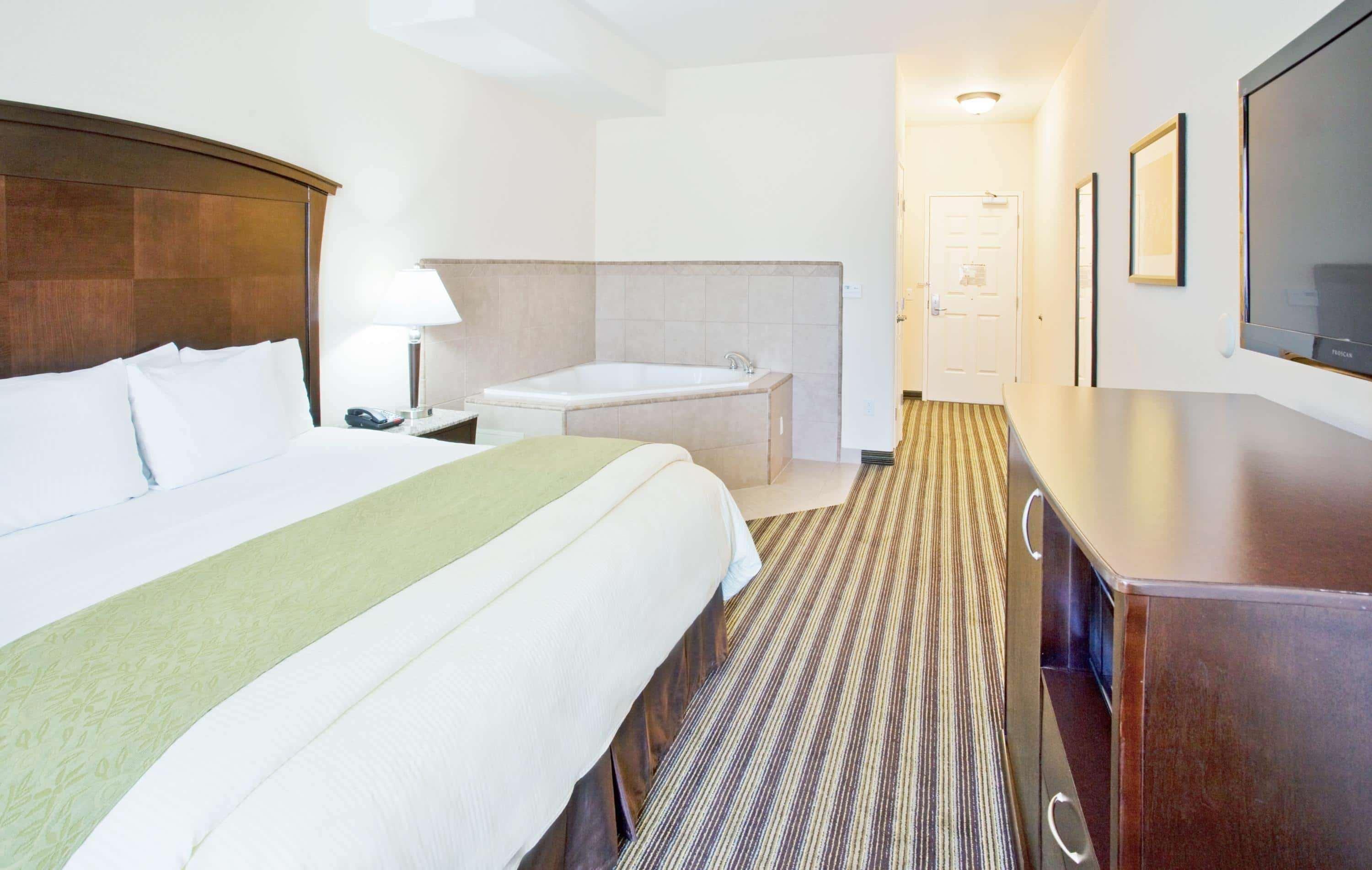 La Quinta By Wyndham Fowler Hotel Exterior photo