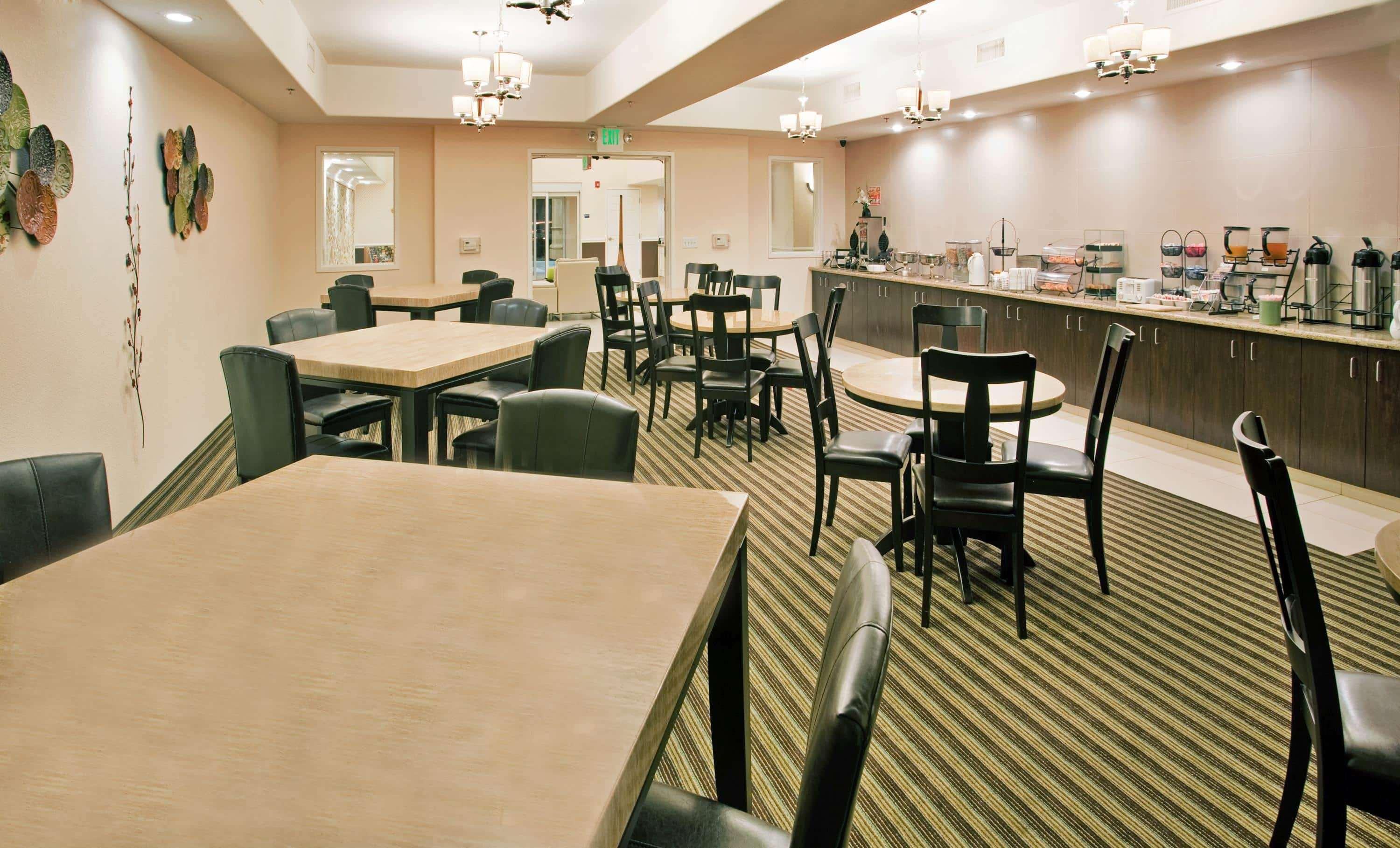 La Quinta By Wyndham Fowler Hotel Exterior photo
