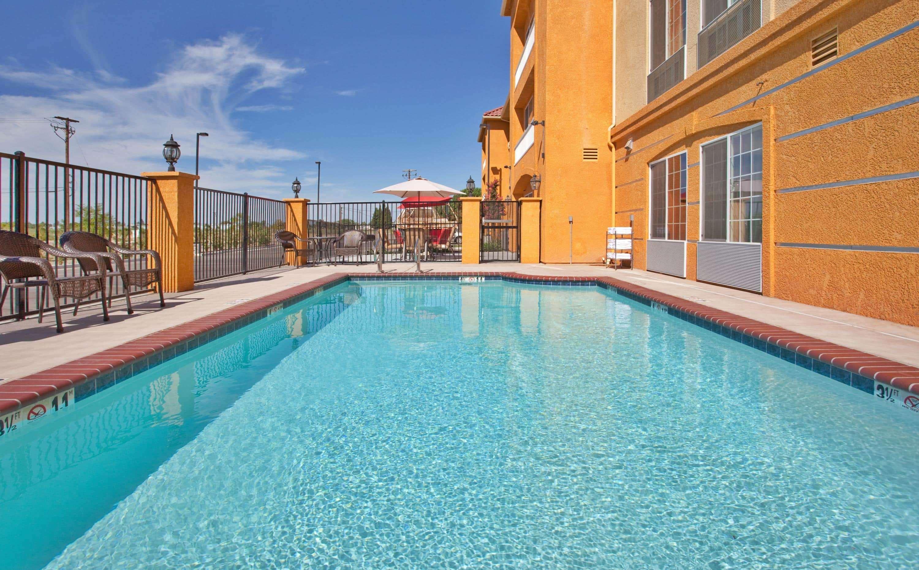La Quinta By Wyndham Fowler Hotel Exterior photo