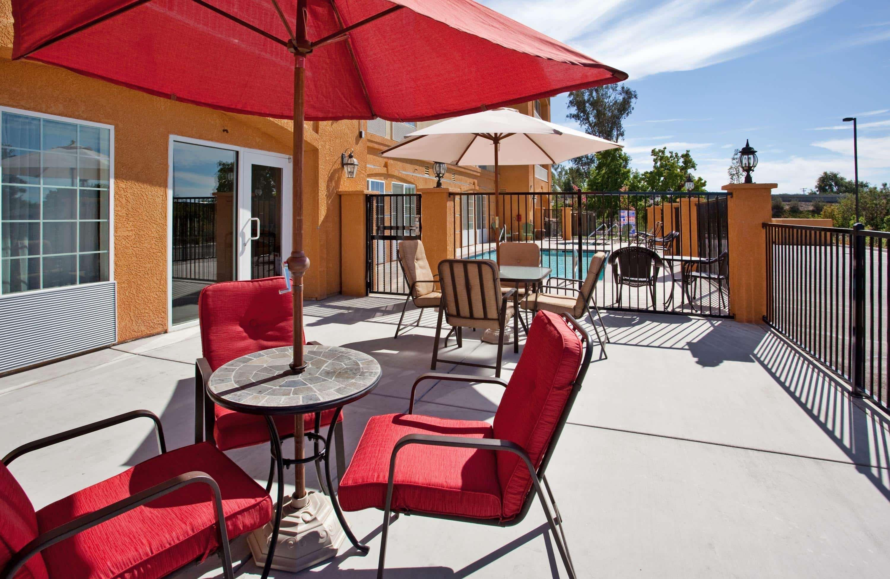 La Quinta By Wyndham Fowler Hotel Exterior photo