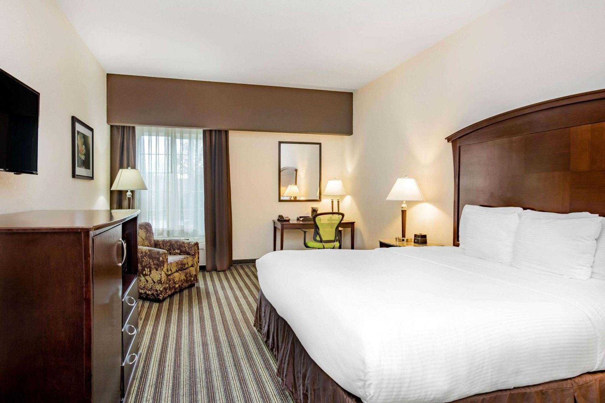 La Quinta By Wyndham Fowler Hotel Exterior photo