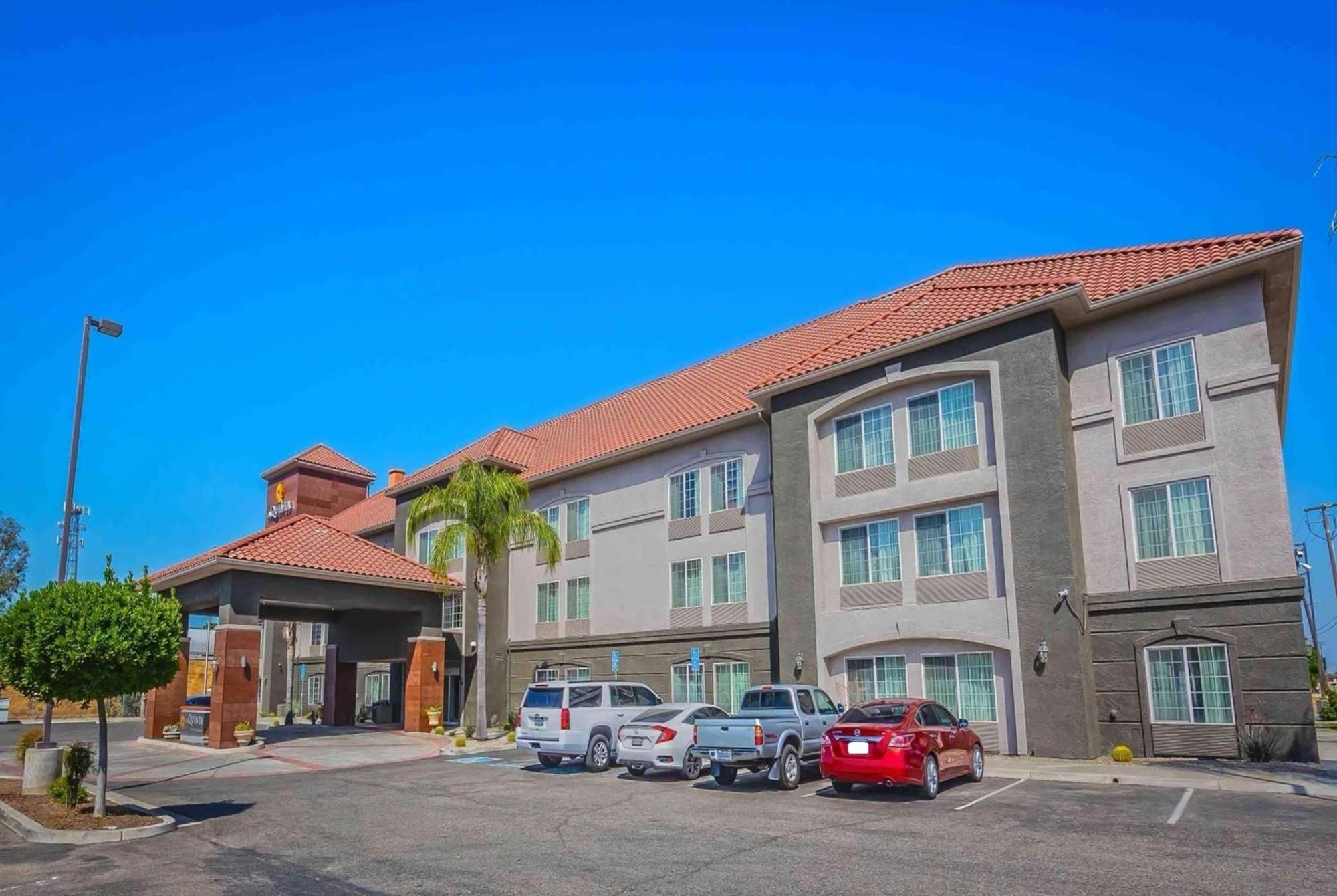 La Quinta By Wyndham Fowler Hotel Exterior photo