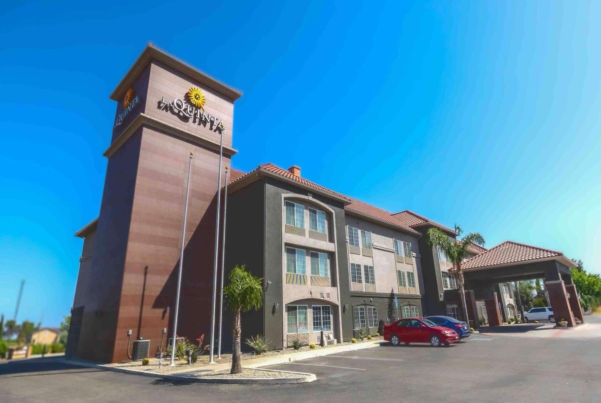 La Quinta By Wyndham Fowler Hotel Exterior photo